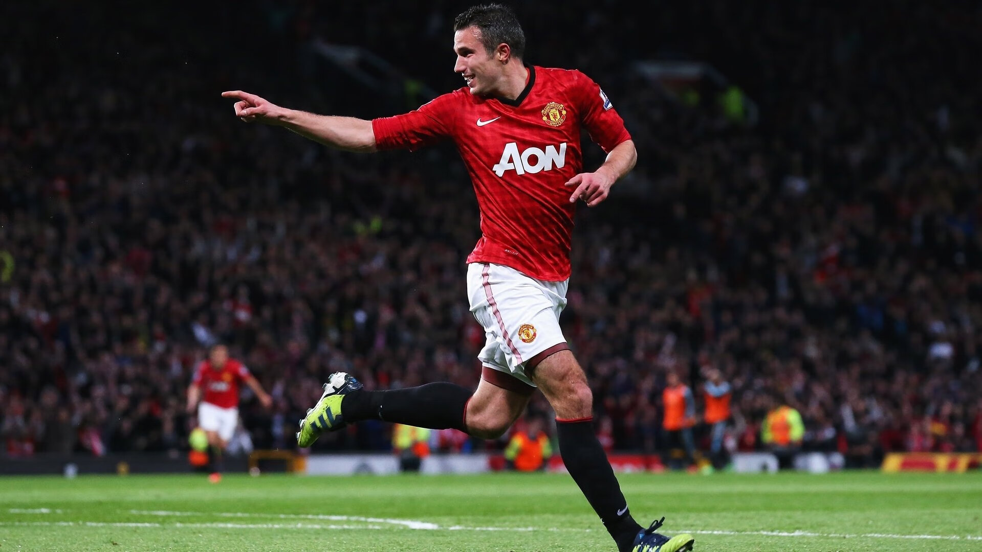 阿森纳赛季末夺冠之路：利物浦强势挑战与内部因素应对